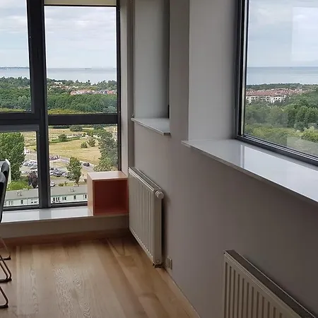 Apartment 16th Floor View On The Sea And City. 15 Minutes Walk To The Beach.