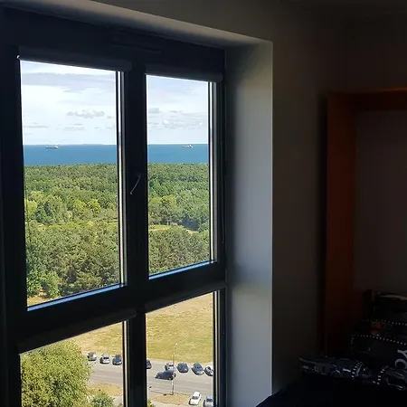 16th Floor View On The Sea And City. 15 Minutes Walk To The Beach. Apartment *