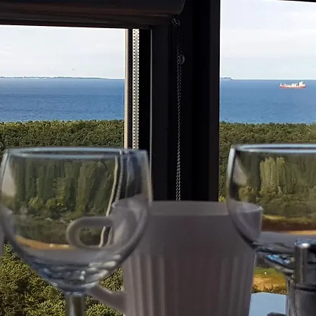 Apartment 16th Floor View On The Sea And City. 15 Minutes Walk To The Beach. *
