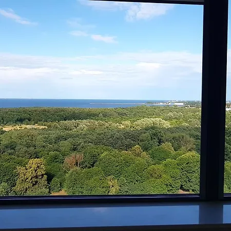 16th Floor View On The Sea And City. 15 Minutes Walk To The Beach. Apartment