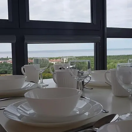16th Floor View On The Sea And City. 15 Minutes Walk To The Beach. Apartment